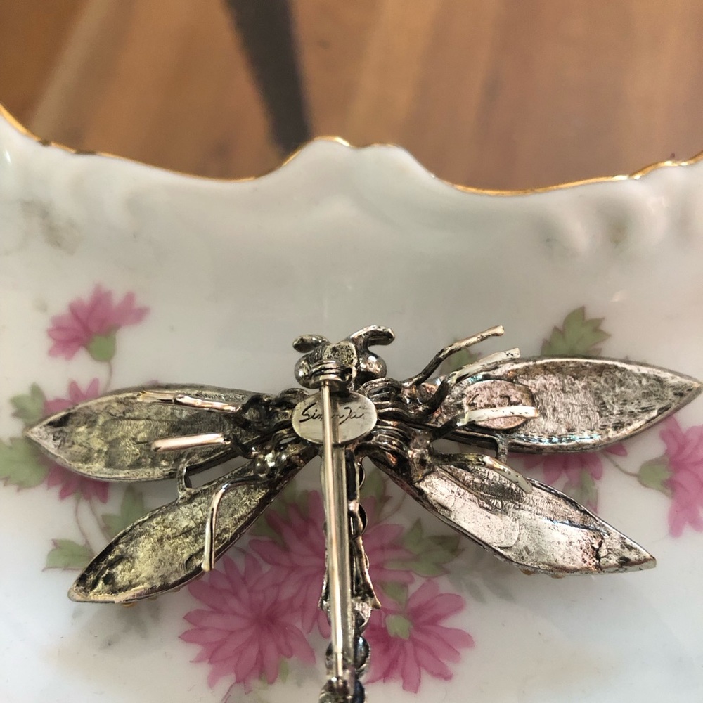 Dragon Fly Simon Tu HauteCoutre Pin. Stamped with name. Pristine condition. - Picture 4 of 4
